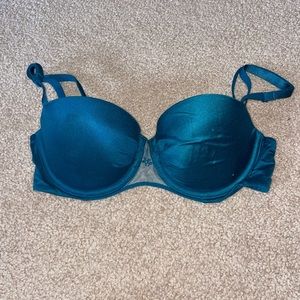 Victorias Secret bra size 32 C never worn
